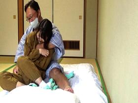実録　淫乱で美人の仲居盗撮4　サンプル画像02